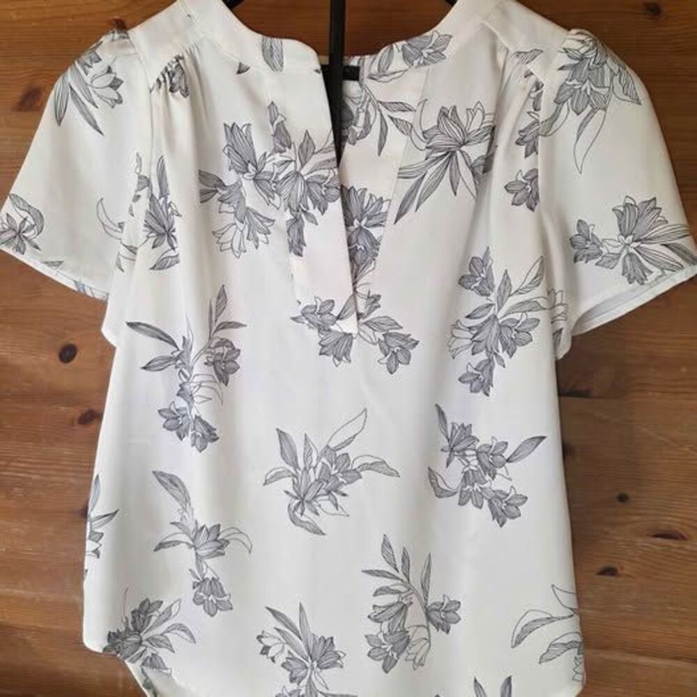 Ann Taylor Petite Floral Short Sleeve Blouse